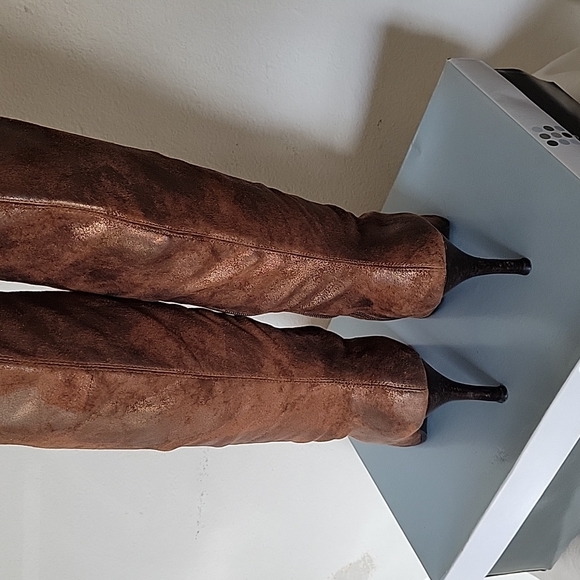 Boots - Picture 3 of 3